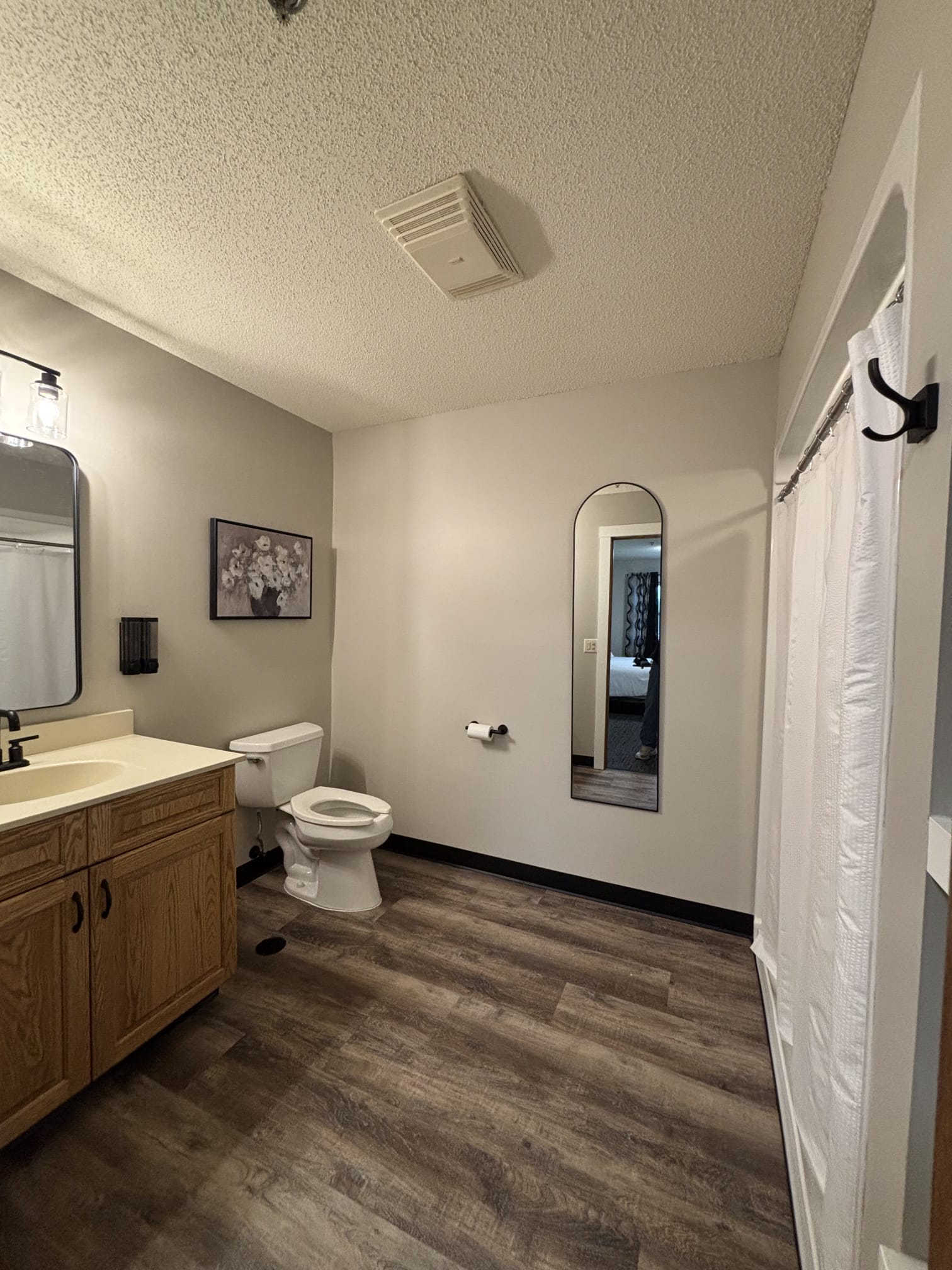 King/Queen/Full Handicap Suite - Parkside Inn & Suites in Arlington