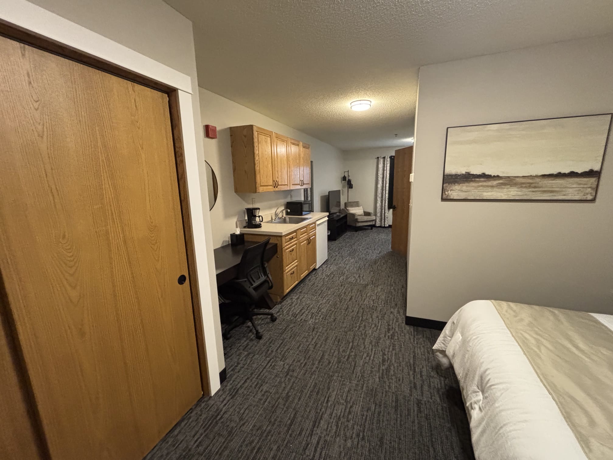 King/Queen/Full Handicap Suite - Parkside Inn & Suites in Arlington